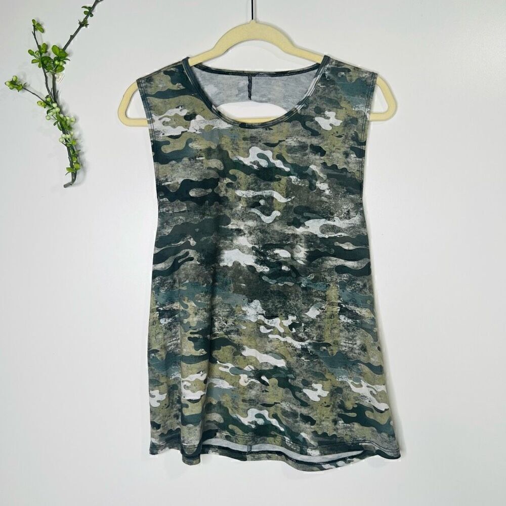 Onzie Flow Camouflage Green Gray Tank Top Open Back